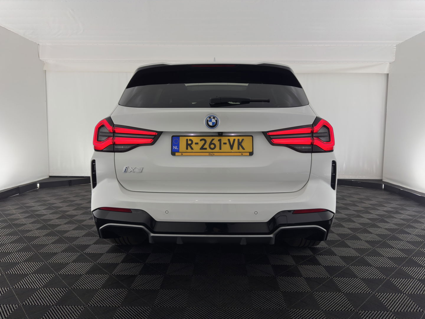BMW iX3 M-Sportpack High Executive 80 kWh [3-Fase] {SOH-98%} (INCL-BTW) *PANO | LUXURY-LEATHER | HEAD-UP | ADAPTIVE-CRUISE | HEATED-SPORTSEATS | KEYLESS | SHIFT-PADDLES | AMBIENT-LIGHT | BLIND-SPOT | FULL-LED |  MEMORY-PACK | DIGI-COCKPIT | NAVI-FULLMA