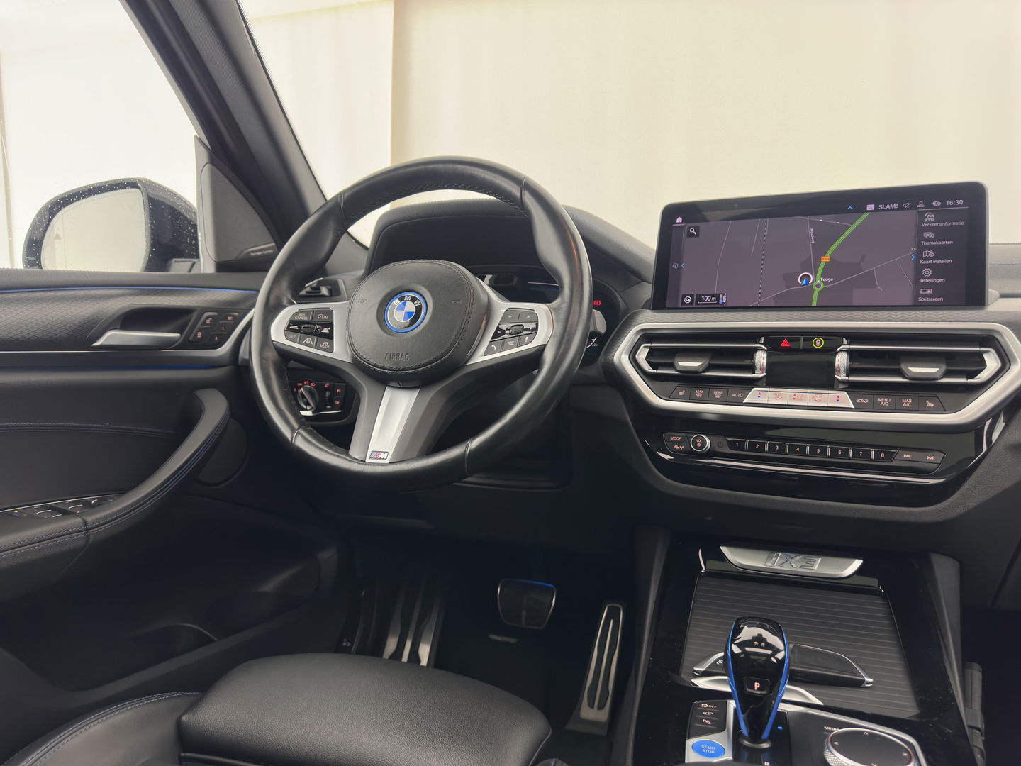BMW iX3 M-Sportpack High Executive 80 kWh [3-Fase] {SOH-98%} (INCL-BTW) *PANO | LUXURY-LEATHER | HEAD-UP | ADAPTIVE-CRUISE | HEATED-SPORTSEATS | KEYLESS | SHIFT-PADDLES | AMBIENT-LIGHT | BLIND-SPOT | FULL-LED |  MEMORY-PACK | DIGI-COCKPIT | NAVI-FULLMA
