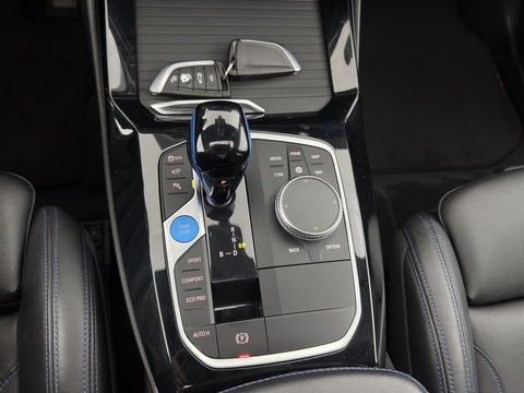 BMW iX3 M-Sportpack High Executive 80 kWh [3-Fase] {SOH-98%} (INCL-BTW) *PANO | LUXURY-LEATHER | HEAD-UP | ADAPTIVE-CRUISE | HEATED-SPORTSEATS | KEYLESS | SHIFT-PADDLES | AMBIENT-LIGHT | BLIND-SPOT | FULL-LED |  MEMORY-PACK | DIGI-COCKPIT | NAVI-FULLMA