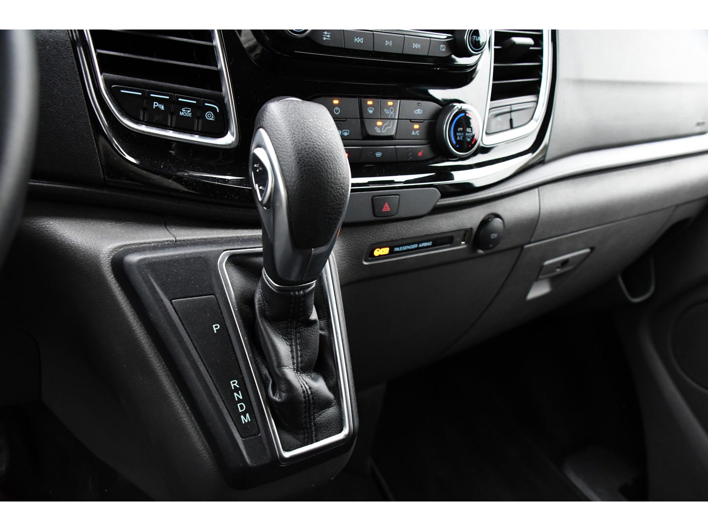 Ford Transit Custom 320 2.0 TDCI L1H1 Sport DC Adaptieve Cruise, Camera, Carplay, 170pk, 2 x Schuifdeur, Automaat, Sensoren, NAVI, Uniek!