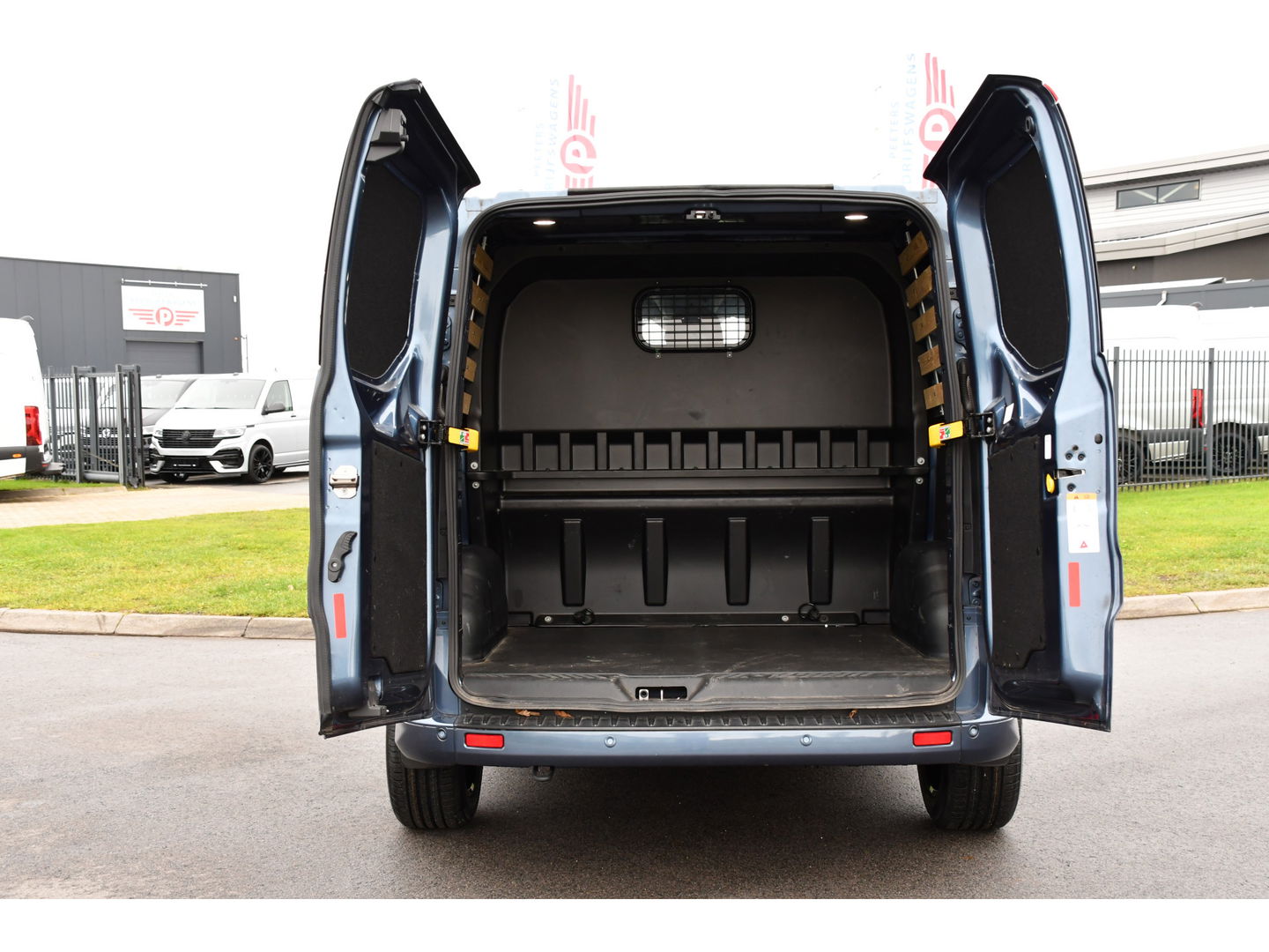 Ford Transit Custom 320 2.0 TDCI L1H1 Sport DC Adaptieve Cruise, Camera, Carplay, 170pk, 2 x Schuifdeur, Automaat, Sensoren, NAVI, Uniek!