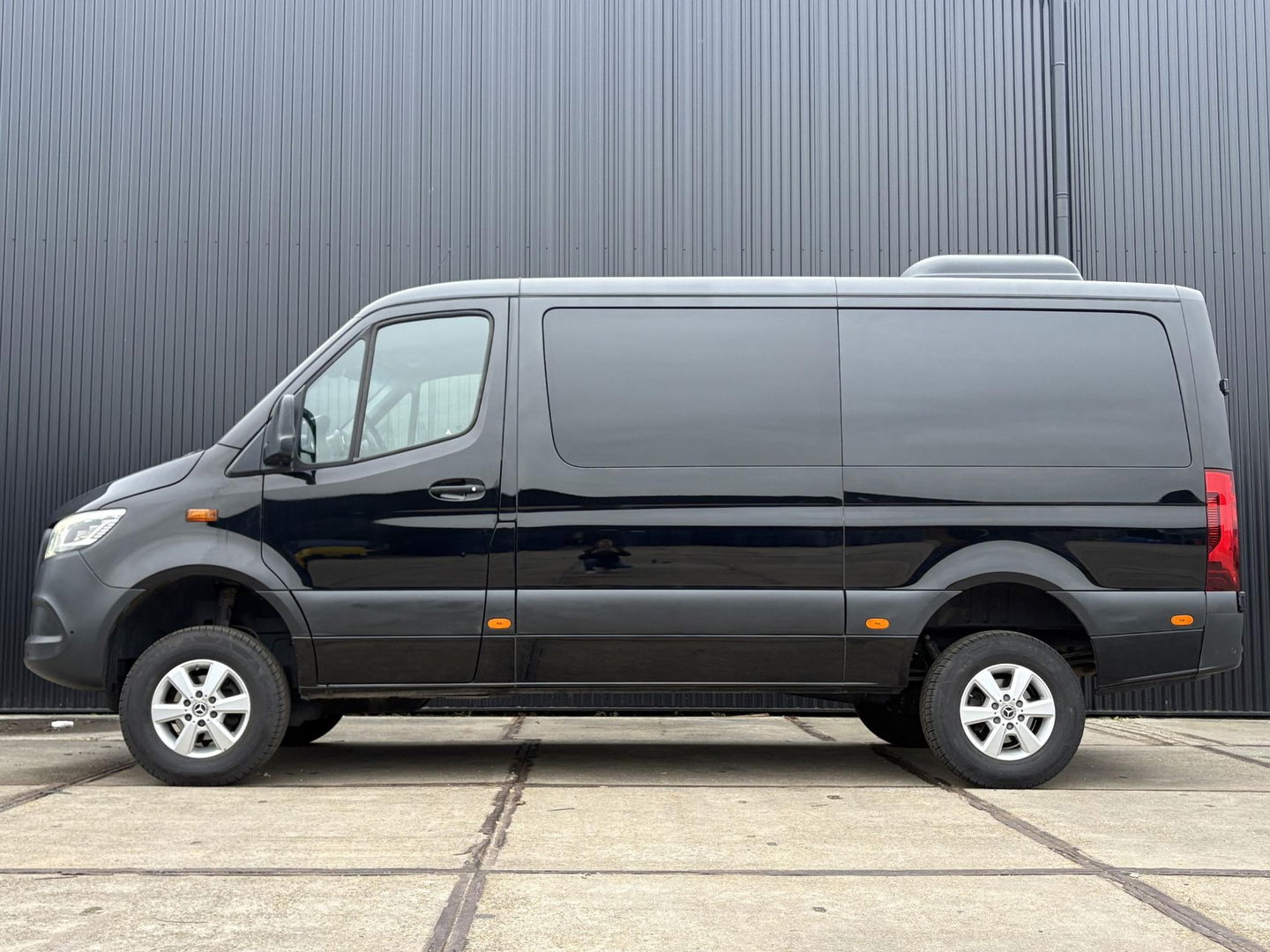 Mercedes-Benz Sprinter Tourer 319 V6 | 4X4 | LUXE PERSONENBUS | 9 PERSOONS |