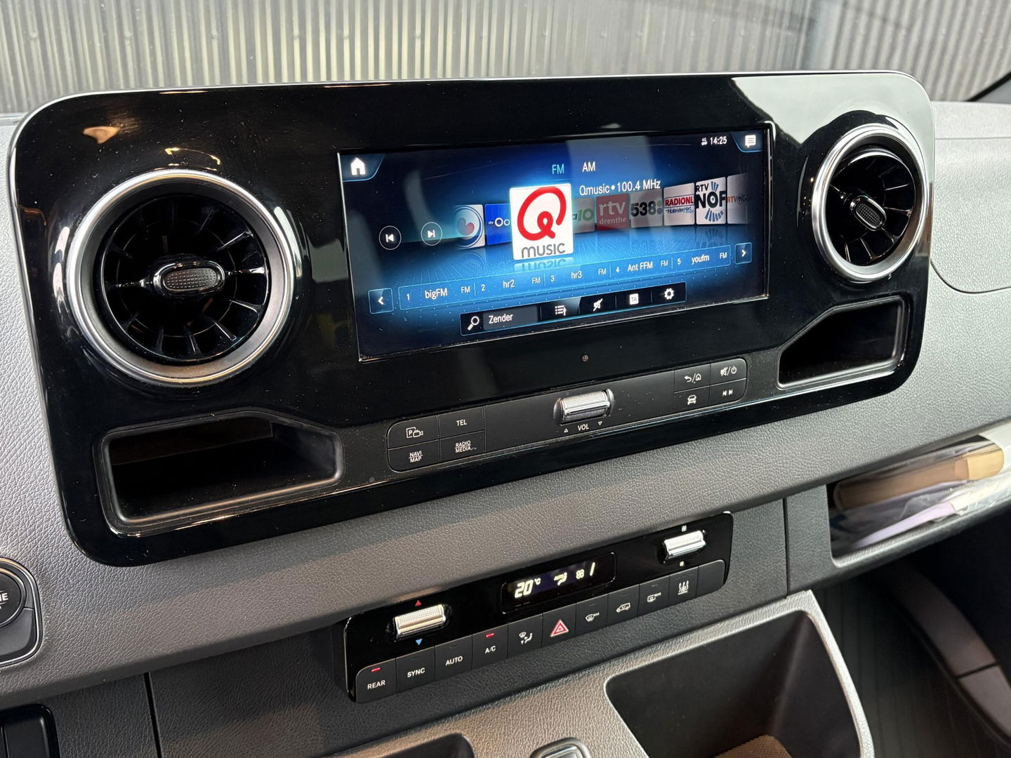 Mercedes-Benz Sprinter Tourer 319 V6 | 4X4 | LUXE PERSONENBUS | 9 PERSOONS |