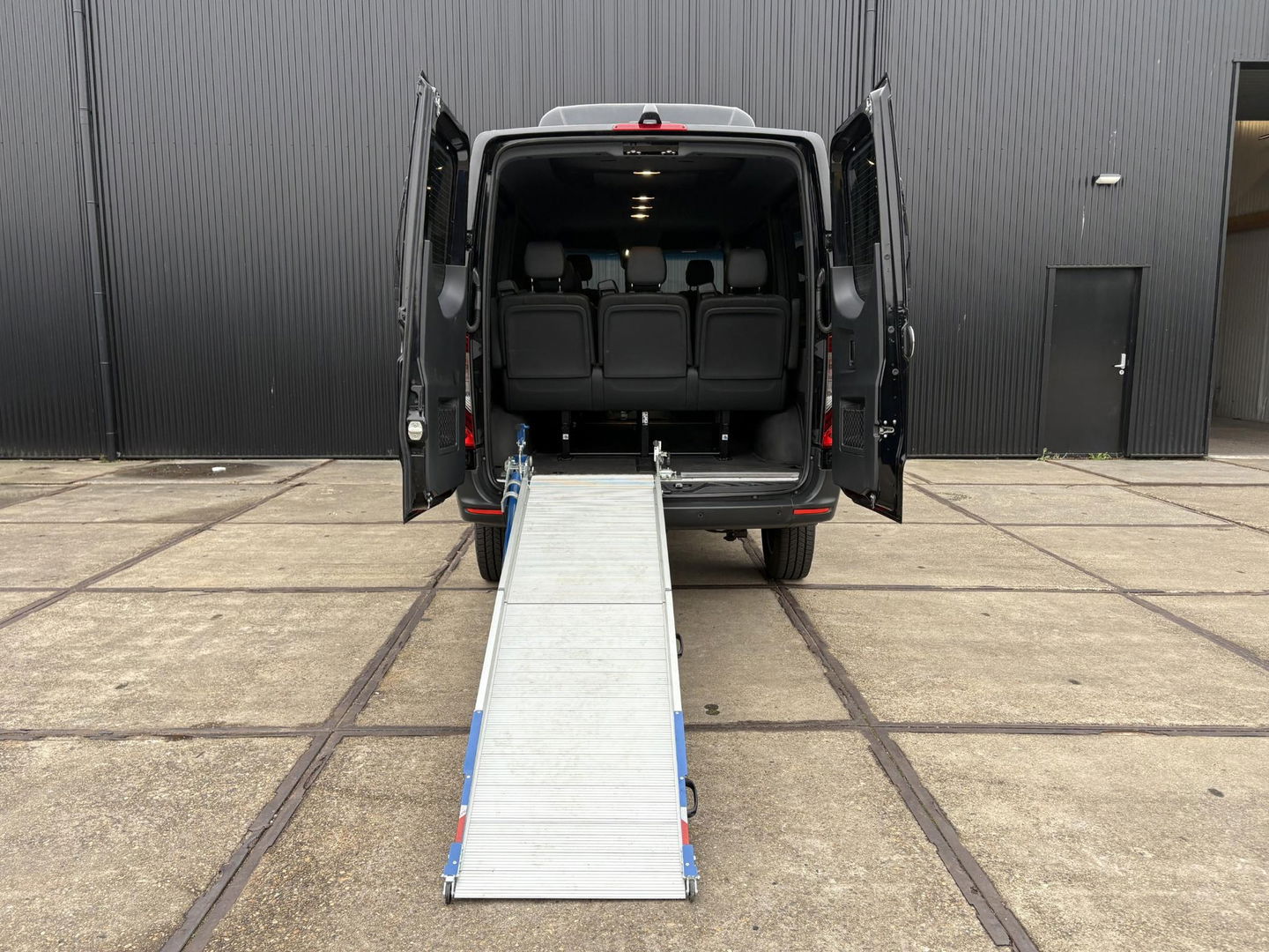 Mercedes-Benz Sprinter Tourer 319 V6 | 4X4 | LUXE PERSONENBUS | 9 PERSOONS |