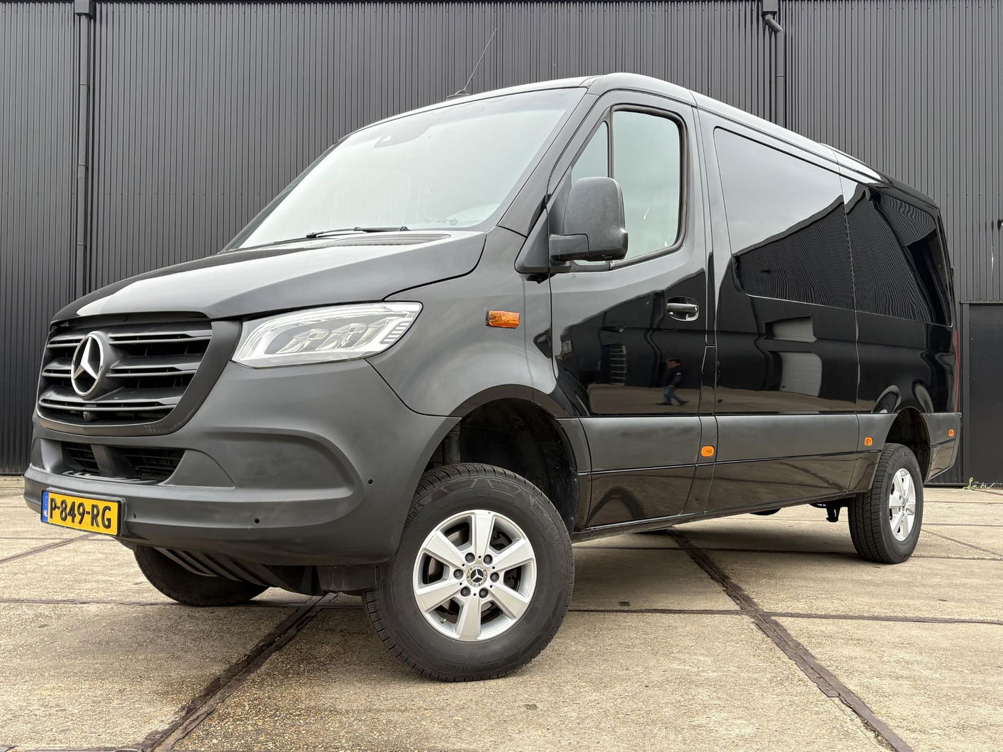 Mercedes-Benz Sprinter Tourer 319 V6 | 4X4 | LUXE PERSONENBUS | 9 PERSOONS |