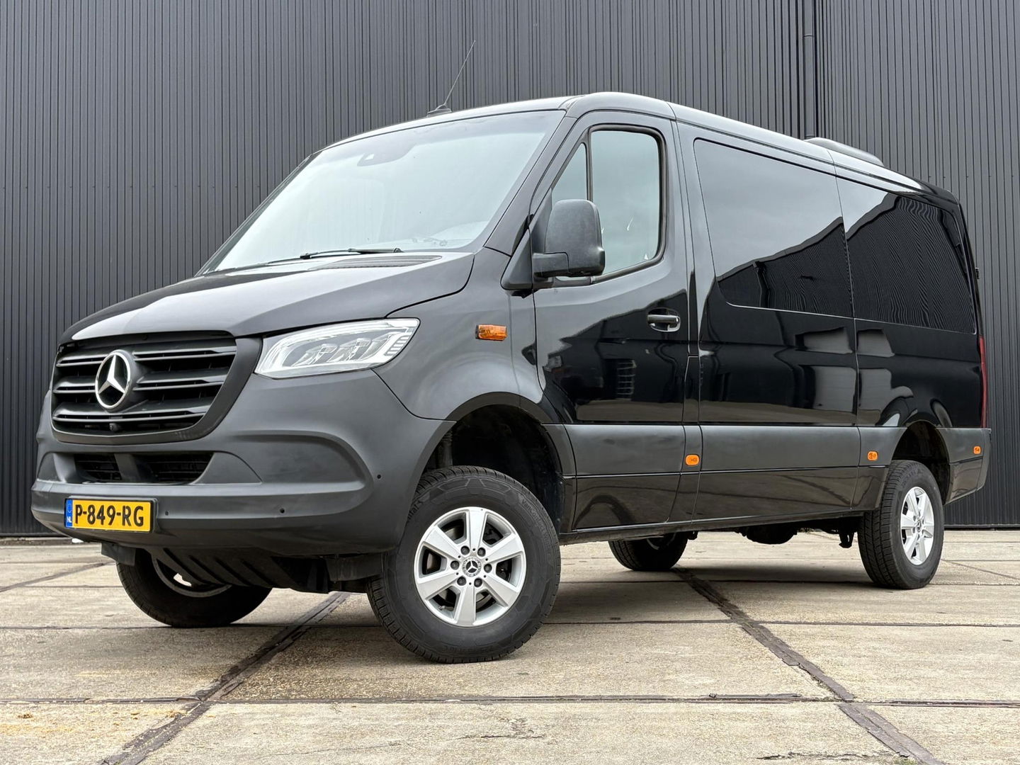 Mercedes-Benz Sprinter Tourer 319 V6 | 4X4 | LUXE PERSONENBUS | 9 PERSOONS |
