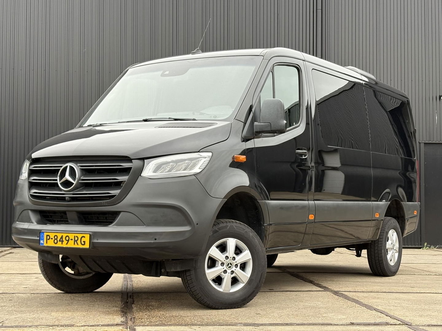Mercedes-Benz Sprinter Tourer 319 V6 | 4X4 | LUXE PERSONENBUS | 9 PERSOONS |