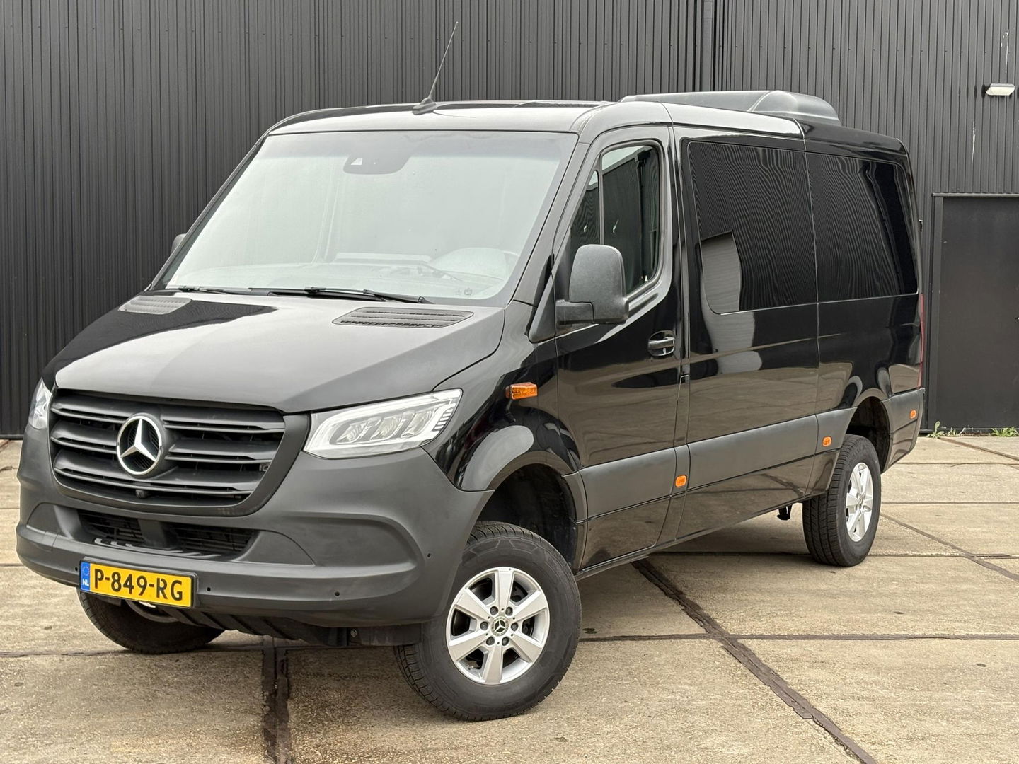 Mercedes-Benz Sprinter Tourer 319 V6 | 4X4 | LUXE PERSONENBUS | 9 PERSOONS |
