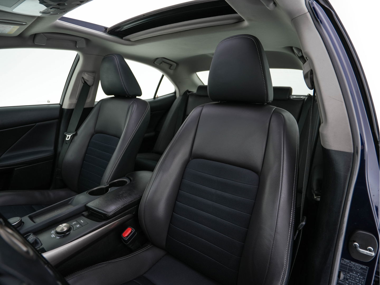 Lexus IS 300h Hybrid Business Line Aut. *PANO | LEATHER-MICROFIBRE | FULL-LED | NAVI-FULLMAP | HEATED-COMFORTSEATS | CAMERA | ECC | SHIFT-PADDLES | PDC | CRUISE | 17''ALU*