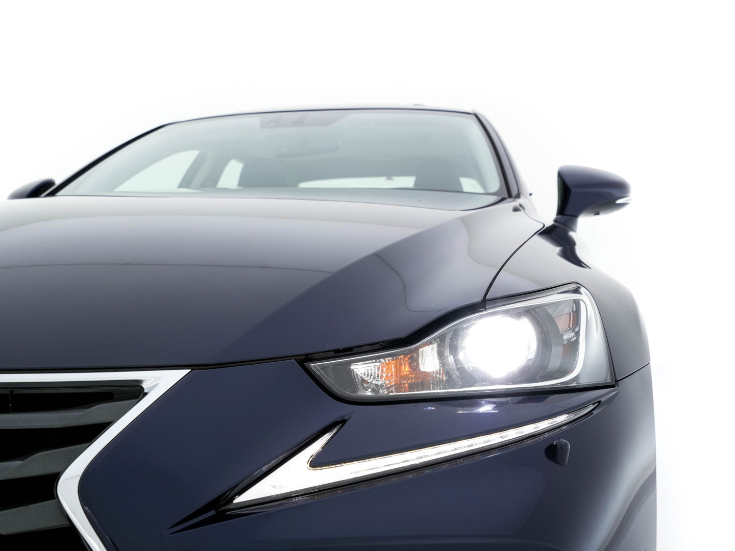 Lexus IS 300h Hybrid Business Line Aut. *PANO | LEATHER-MICROFIBRE | FULL-LED | NAVI-FULLMAP | HEATED-COMFORTSEATS | CAMERA | ECC | SHIFT-PADDLES | PDC | CRUISE | 17''ALU*