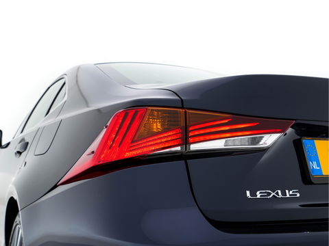 Lexus IS 300h Hybrid Business Line Aut. *PANO | LEATHER-MICROFIBRE | FULL-LED | NAVI-FULLMAP | HEATED-COMFORTSEATS | CAMERA | ECC | SHIFT-PADDLES | PDC | CRUISE | 17''ALU*