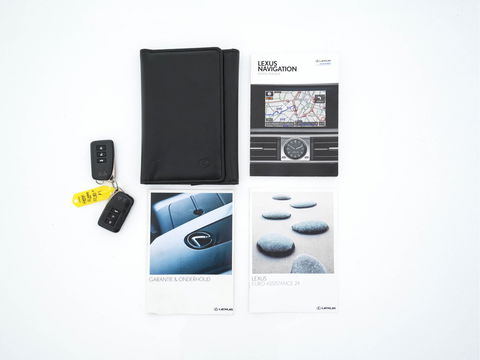 Lexus IS 300h Hybrid Business Line Aut. *PANO | LEATHER-MICROFIBRE | FULL-LED | NAVI-FULLMAP | HEATED-COMFORTSEATS | CAMERA | ECC | SHIFT-PADDLES | PDC | CRUISE | 17''ALU*