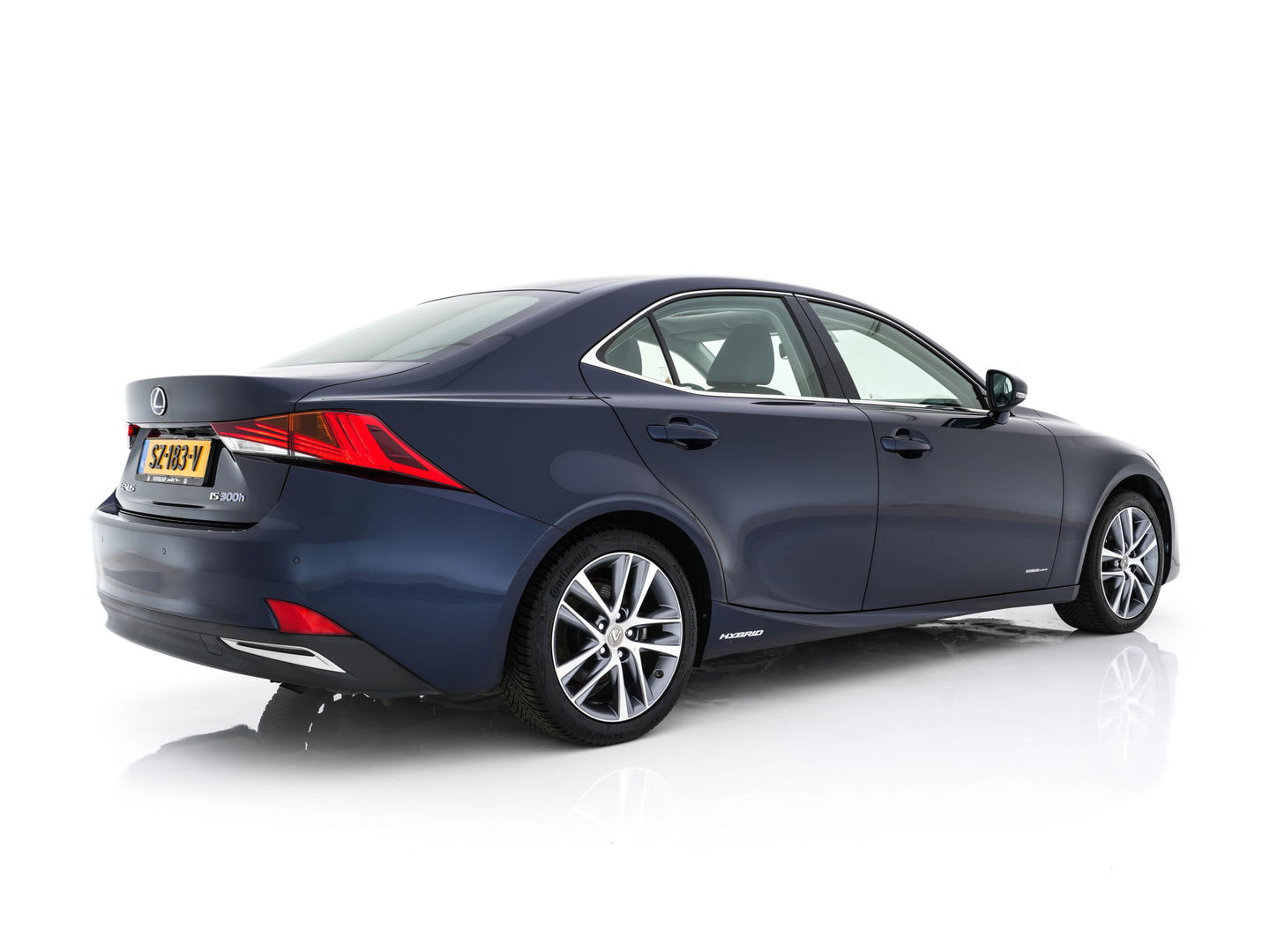 Lexus IS 300h Hybrid Business Line Aut. *PANO | LEATHER-MICROFIBRE | FULL-LED | NAVI-FULLMAP | HEATED-COMFORTSEATS | CAMERA | ECC | SHIFT-PADDLES | PDC | CRUISE | 17''ALU*