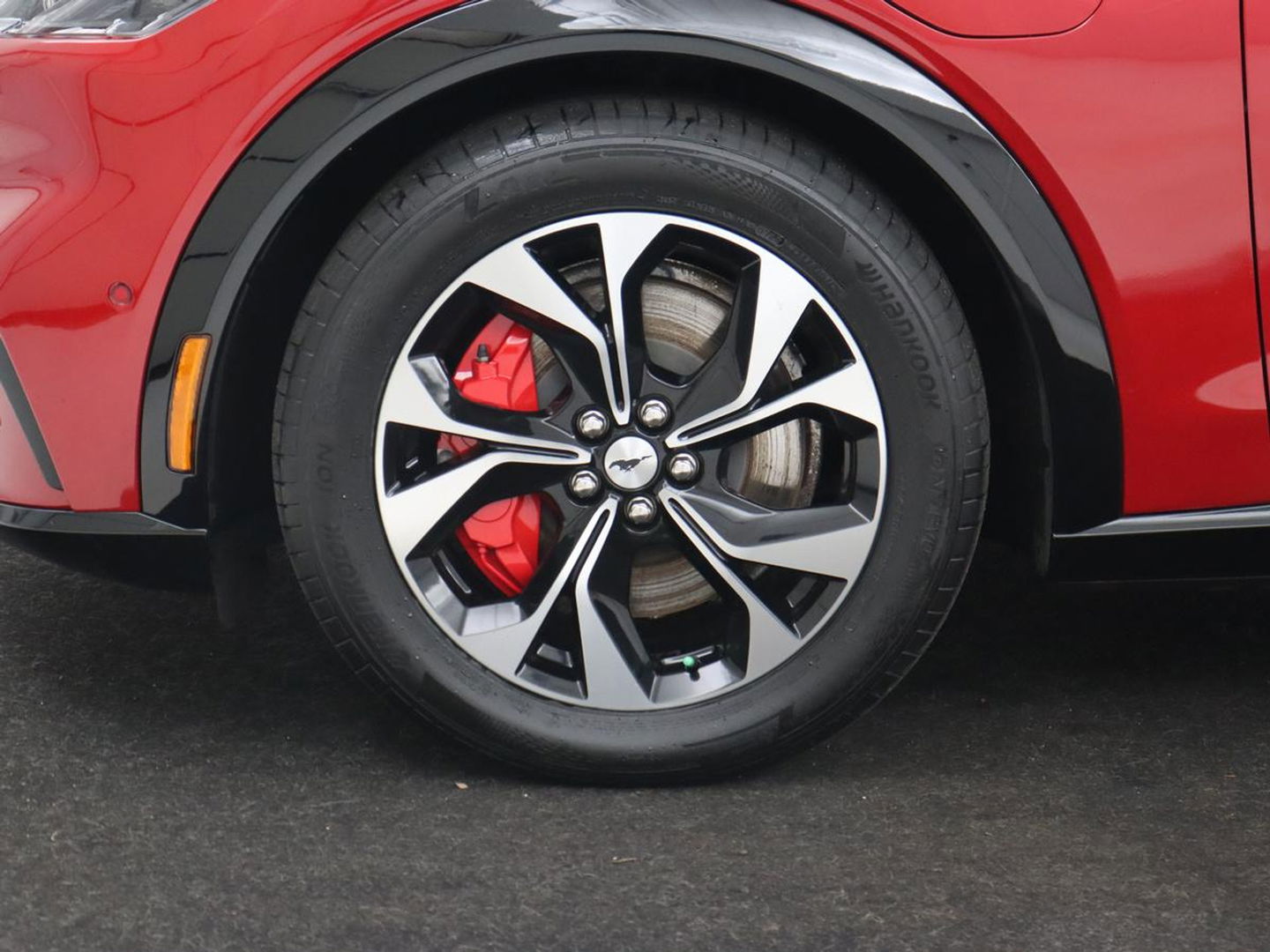 Ford Mustang Mach-E AWD 75 kWh | Panoramadak | 360 Camera | Leder | Stoelverwarming | Adaptive cruise | Carplay | Park Assist | Navigatie | Full LED | B&O Sound