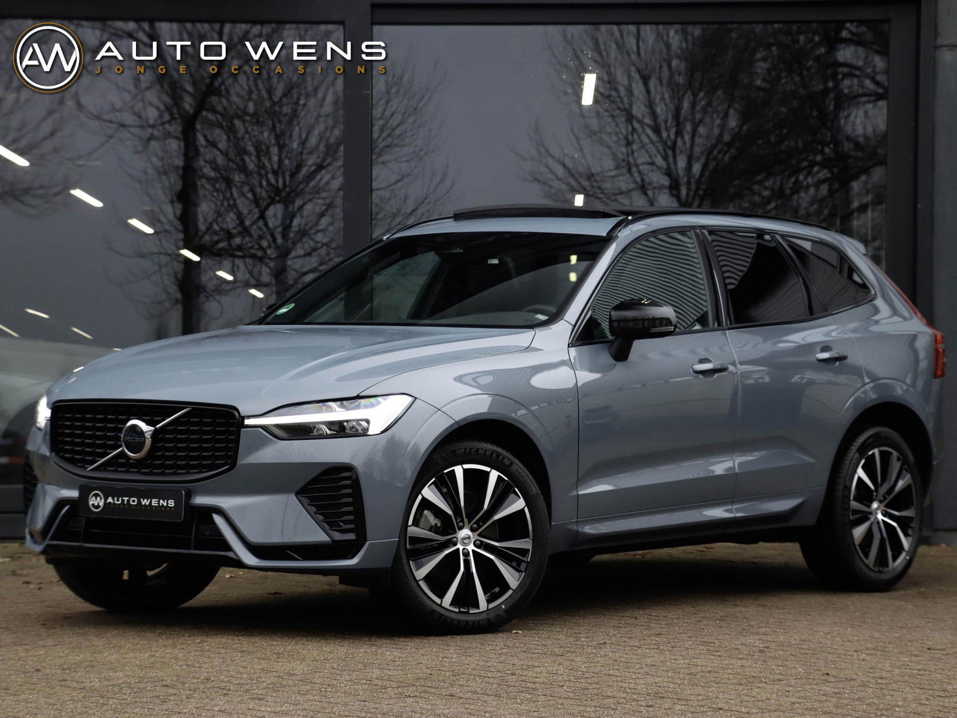 Volvo XC60 B4 Plus Dark Auto Panoramadak Harman Kardon 197pk