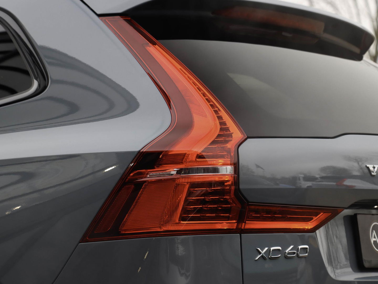 Volvo XC60 B4 Plus Dark Auto Panoramadak Harman Kardon 197pk