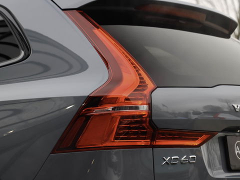 Volvo XC60 B4 Plus Dark Auto Panoramadak Harman Kardon 197pk