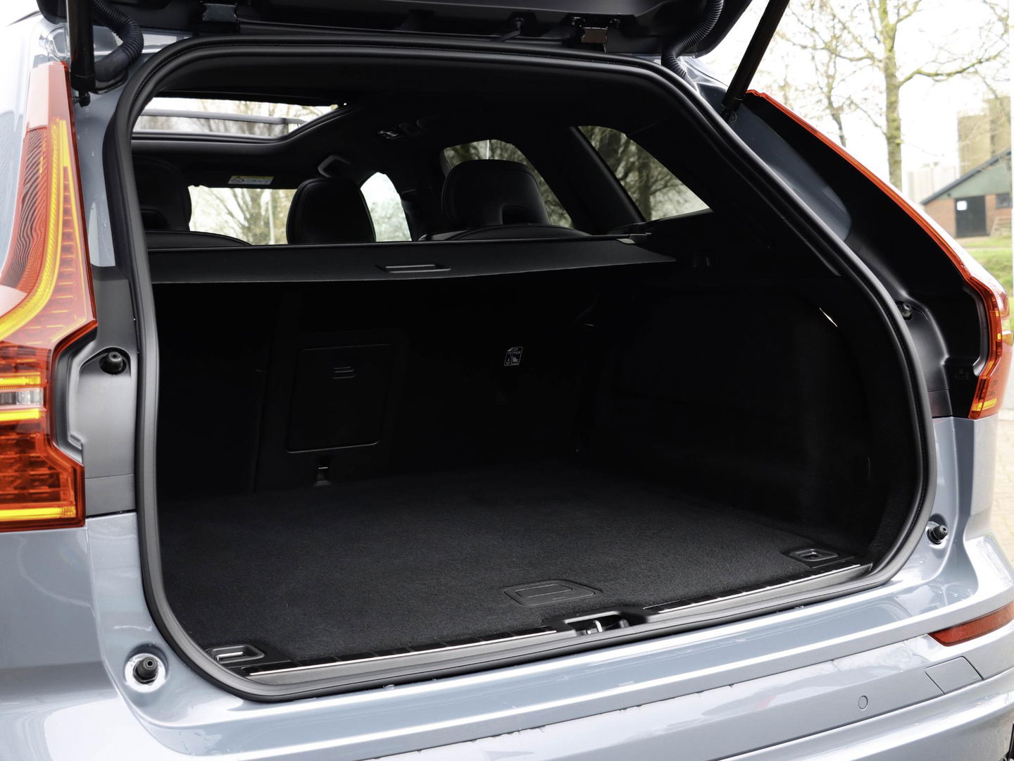 Volvo XC60 B4 Plus Dark Auto Panoramadak Harman Kardon 197pk