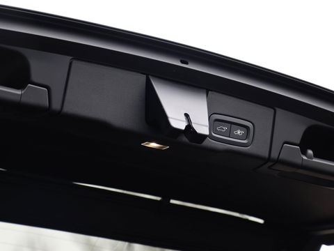 Volvo XC60 B4 Plus Dark Auto Panoramadak Harman Kardon 197pk