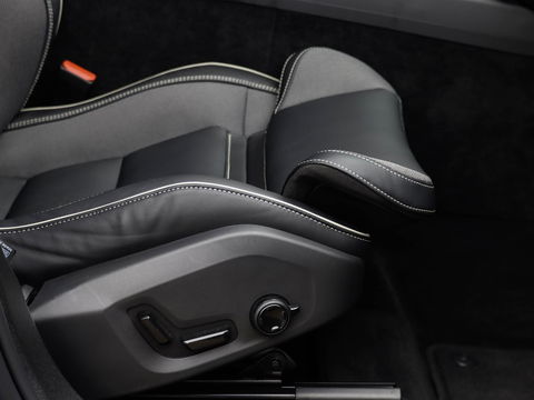 Volvo XC60 B4 Plus Dark Auto Panoramadak Harman Kardon 197pk