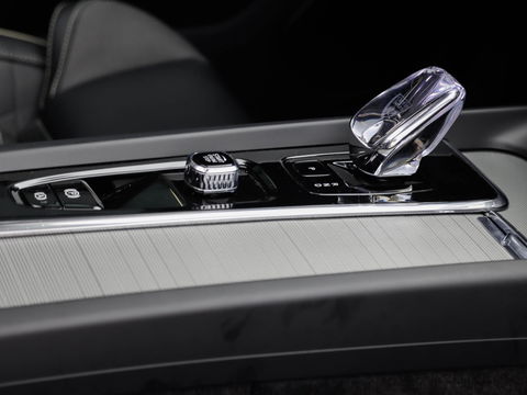 Volvo XC60 B4 Plus Dark Auto Panoramadak Harman Kardon 197pk