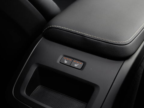 Volvo XC60 B4 Plus Dark Auto Panoramadak Harman Kardon 197pk