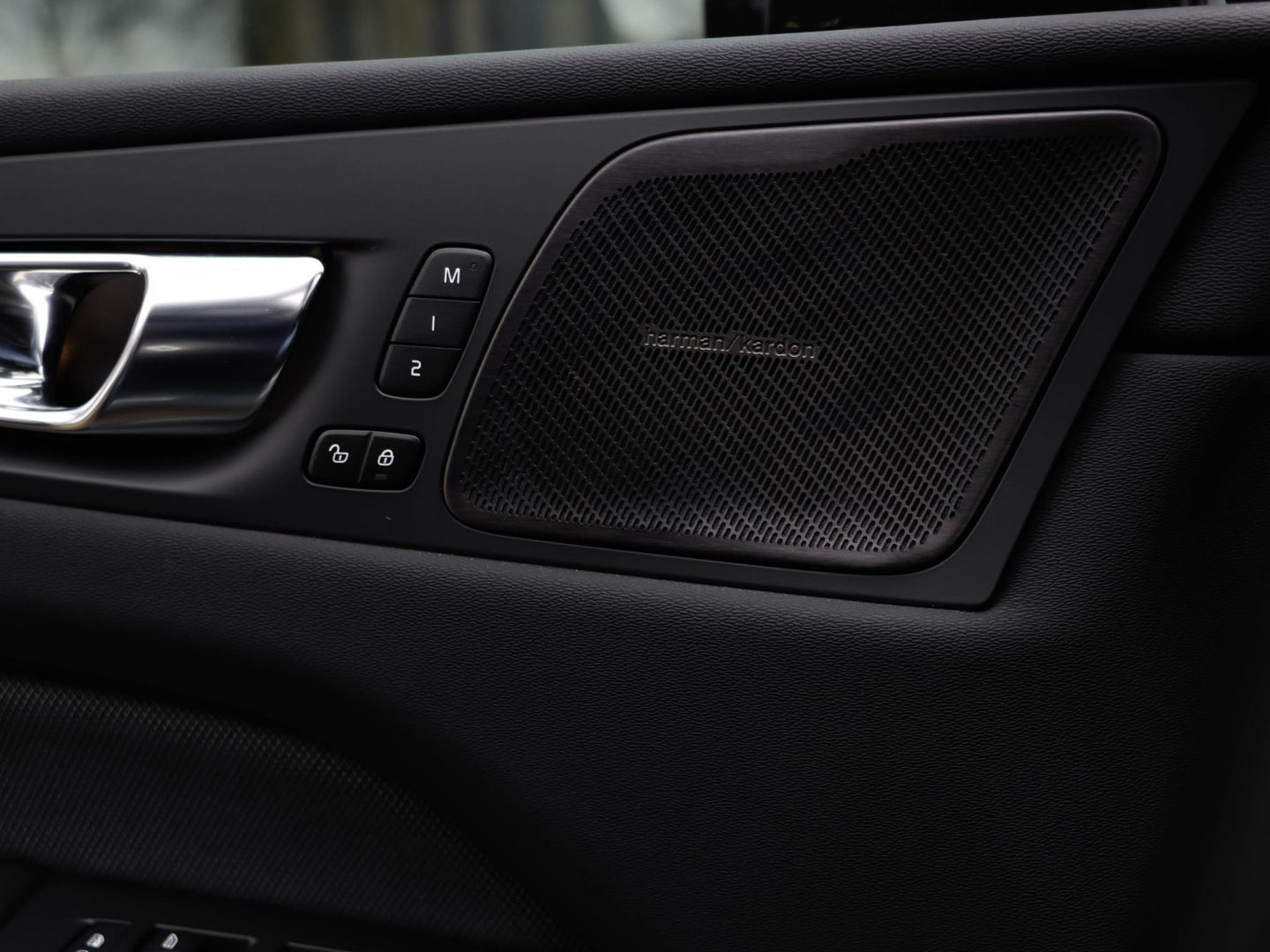 Volvo XC60 B4 Plus Dark Auto Panoramadak Harman Kardon 197pk