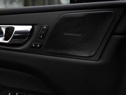 Volvo XC60 B4 Plus Dark Auto Panoramadak Harman Kardon 197pk