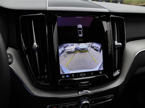 Volvo XC60 B4 Plus Dark Auto Panoramadak Harman Kardon 197pk