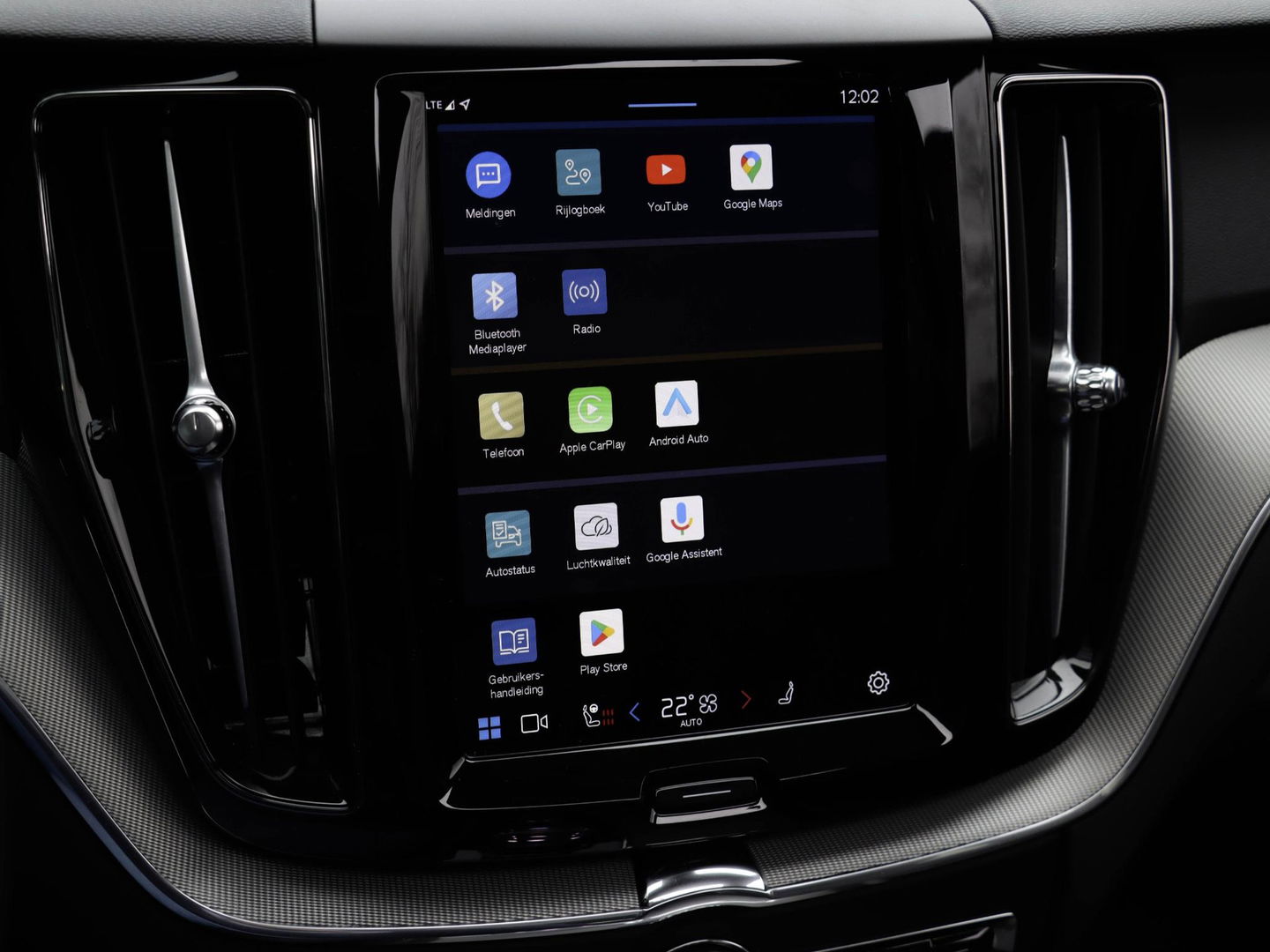 Volvo XC60 B4 Plus Dark Auto Panoramadak Harman Kardon 197pk