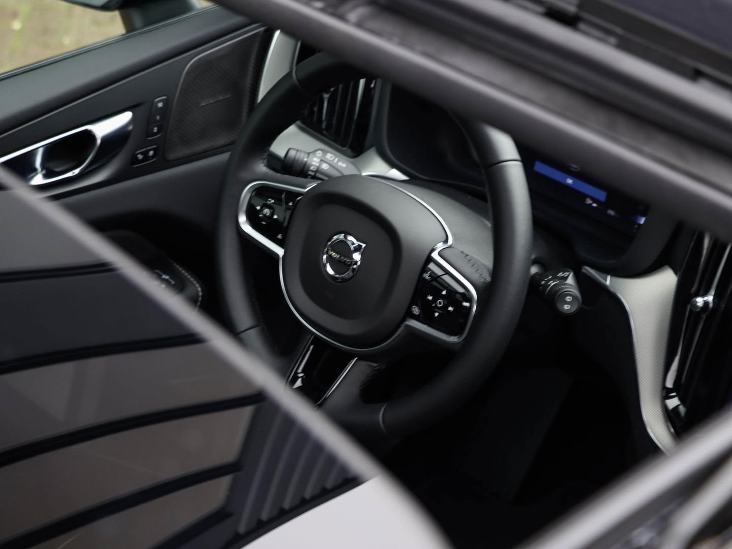 Volvo XC60 B4 Plus Dark Auto Panoramadak Harman Kardon 197pk