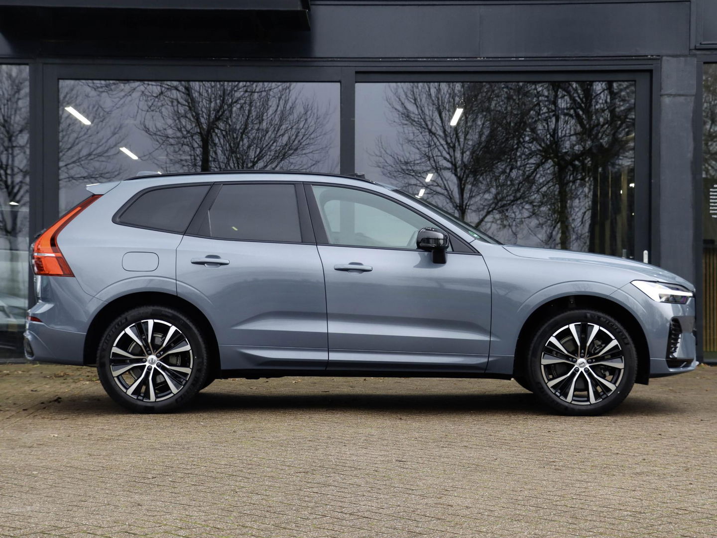 Volvo XC60 B4 Plus Dark Auto Panoramadak Harman Kardon 197pk