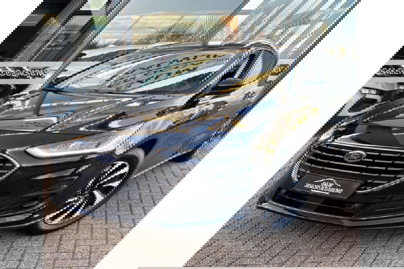 Ford Focus 1.0 TITANIUM X AIRCO WIDESCREEN PDC WINTERPACK.