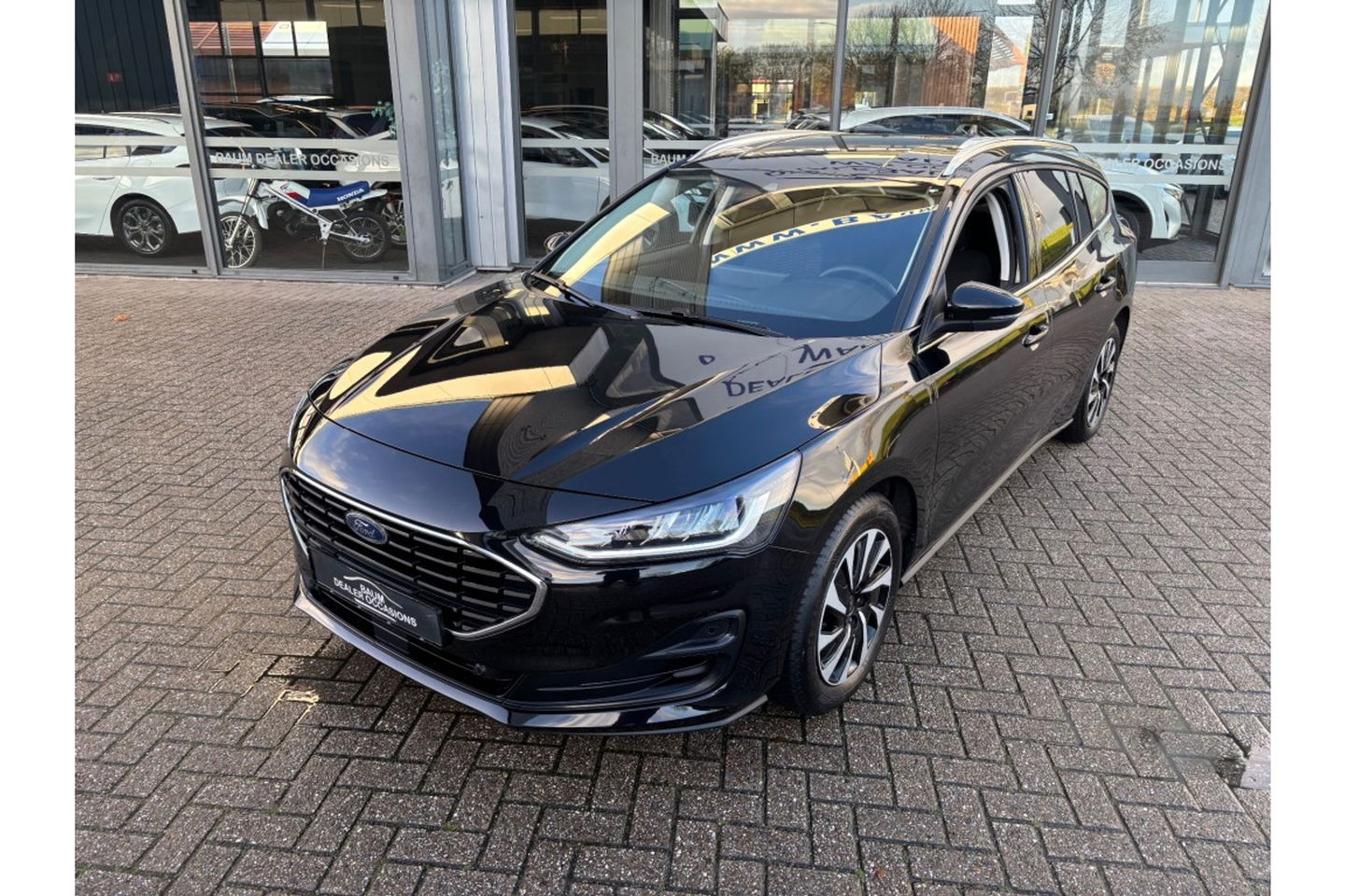 Ford Focus 1.0 TITANIUM X AIRCO WIDESCREEN PDC WINTERPACK.