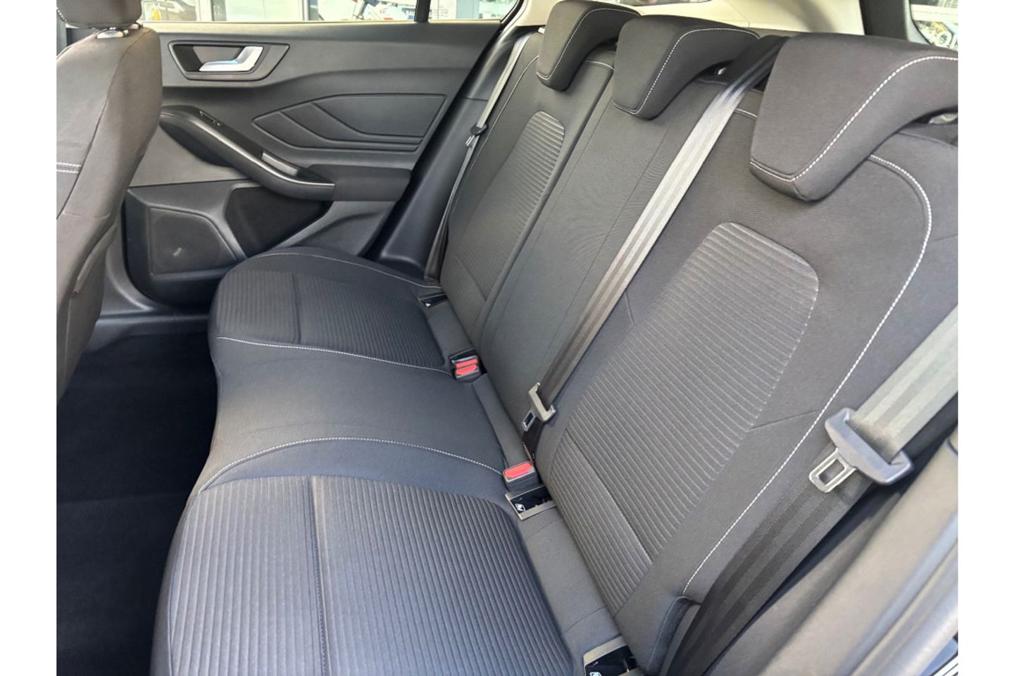 Ford Focus 1.0 TITANIUM X AIRCO WIDESCREEN PDC WINTERPACK.