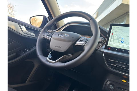 Ford Focus 1.0 TITANIUM X AIRCO WIDESCREEN PDC WINTERPACK.