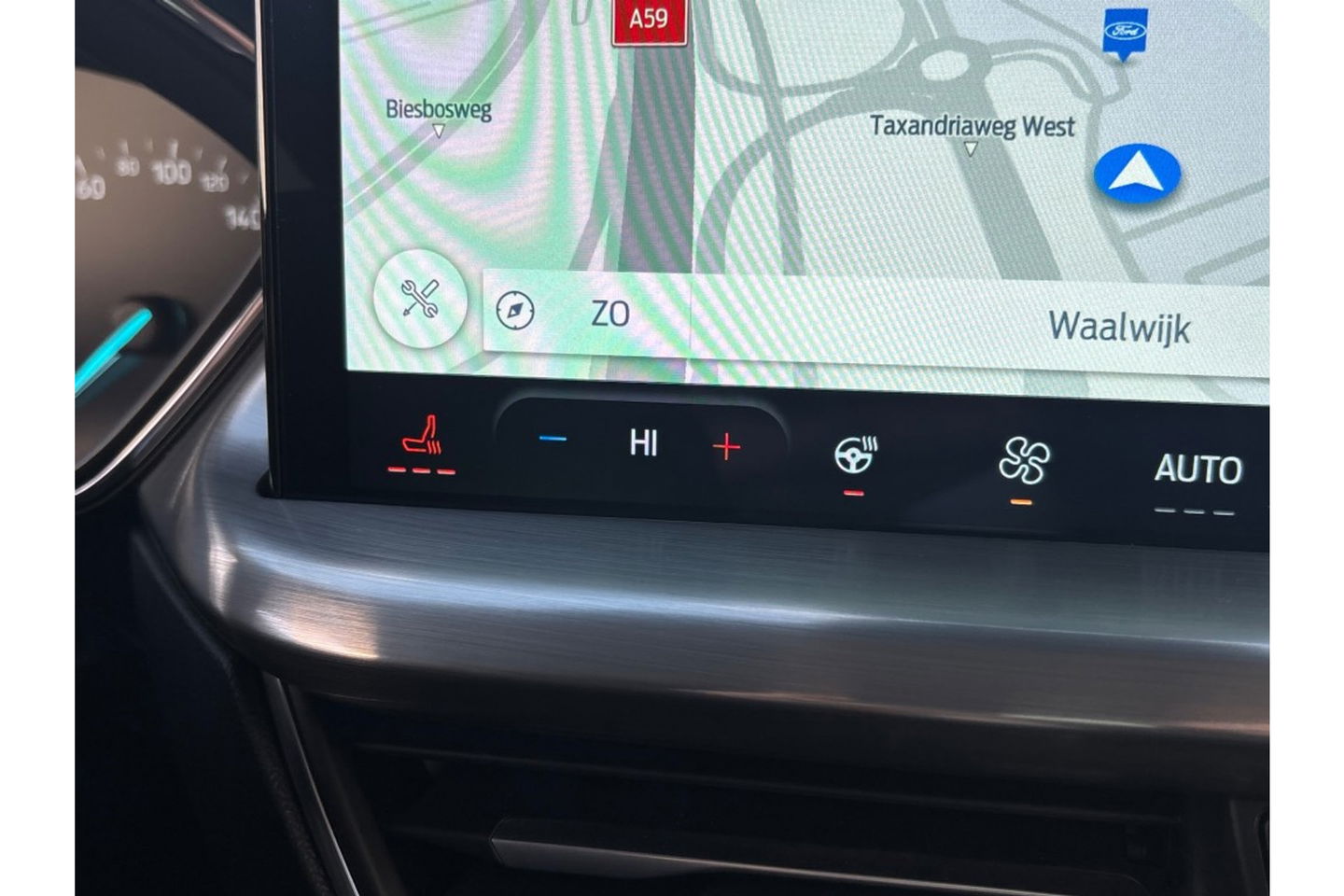 Ford Focus 1.0 TITANIUM X AIRCO WIDESCREEN PDC WINTERPACK.