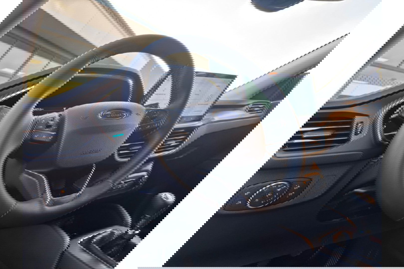 Ford Focus 1.0 TITANIUM X AIRCO WIDESCREEN PDC WINTERPACK.