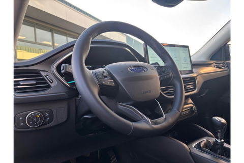 Ford Focus 1.0 TITANIUM X AIRCO WIDESCREEN PDC WINTERPACK.