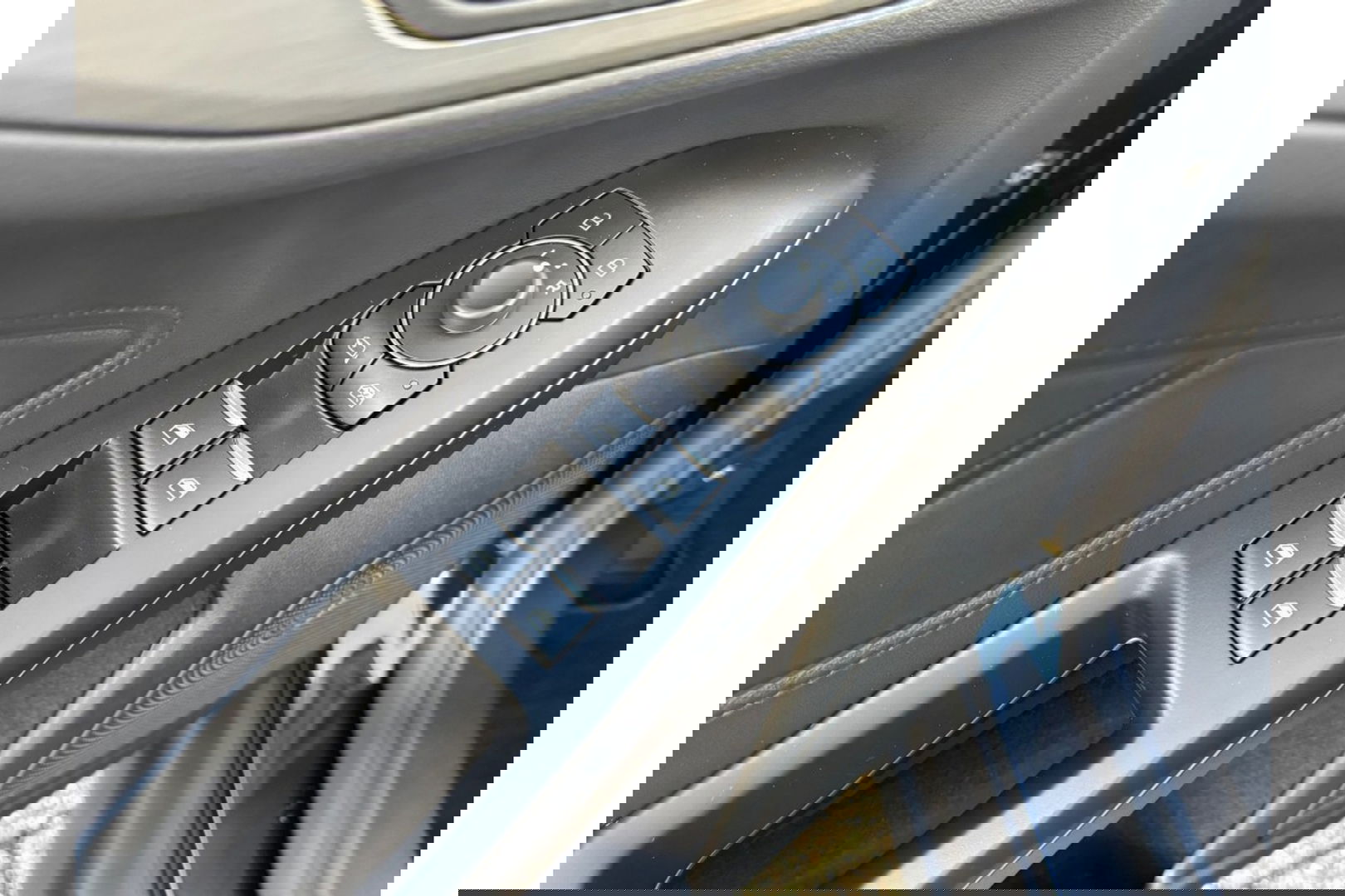 Ford Focus 1.0 TITANIUM X AIRCO WIDESCREEN PDC WINTERPACK.