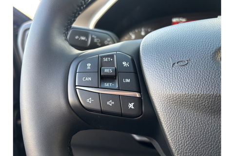 Ford Focus 1.0 TITANIUM X AIRCO WIDESCREEN PDC WINTERPACK.