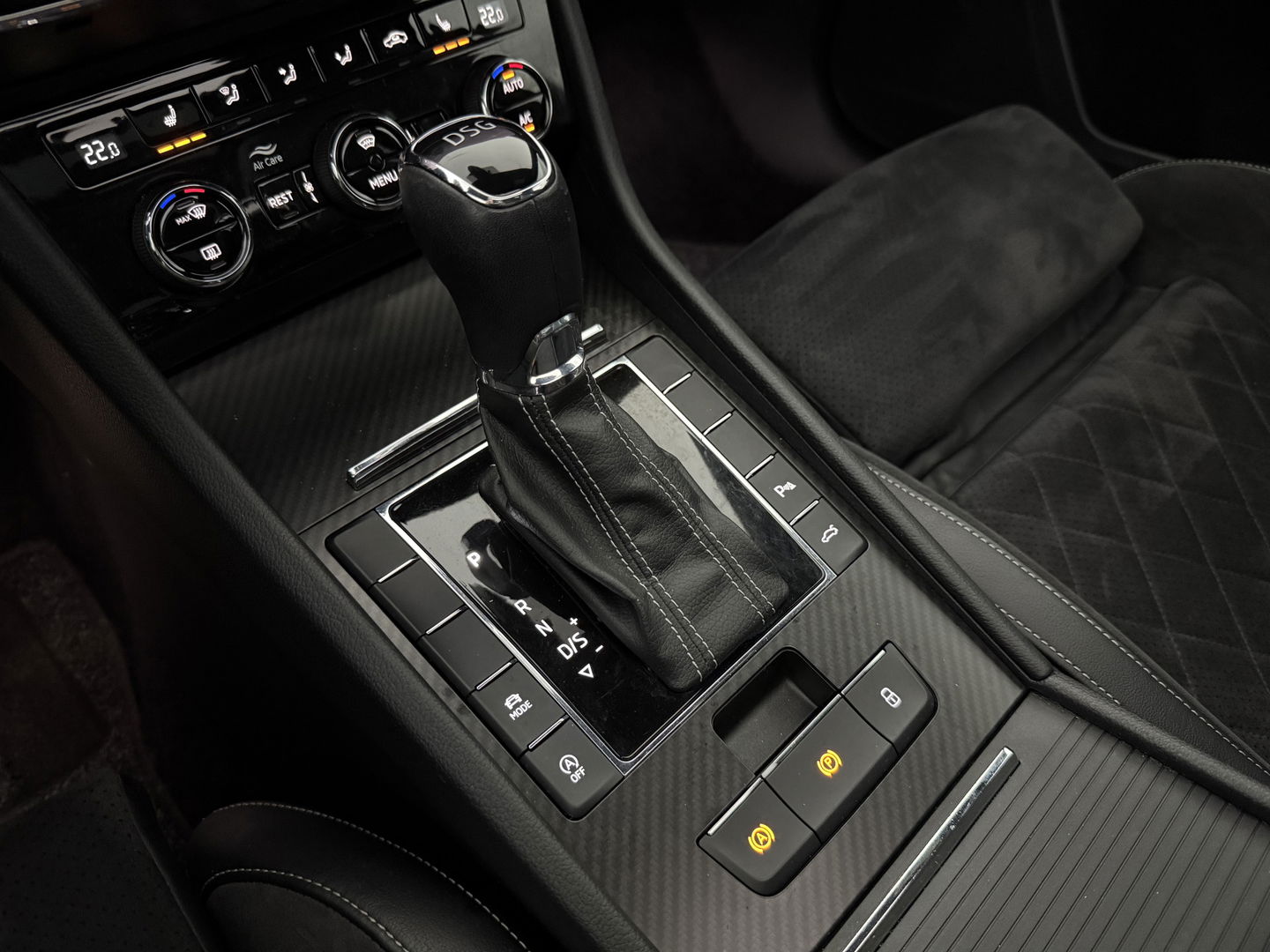 Škoda Superb 1.5 TSI 150PK ACT Sportline Business | Pano | Sfeerverl. | Virtual | Memory | Trekh. | Camera | Carplay | NAP