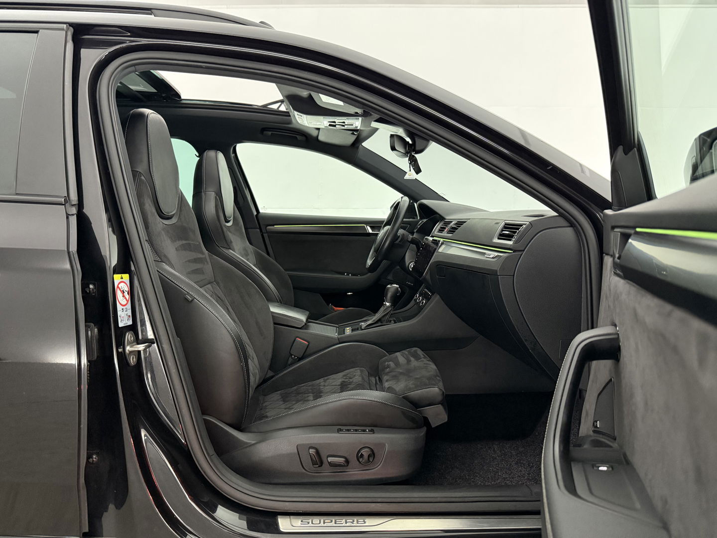 Škoda Superb 1.5 TSI 150PK ACT Sportline Business | Pano | Sfeerverl. | Virtual | Memory | Trekh. | Camera | Carplay | NAP