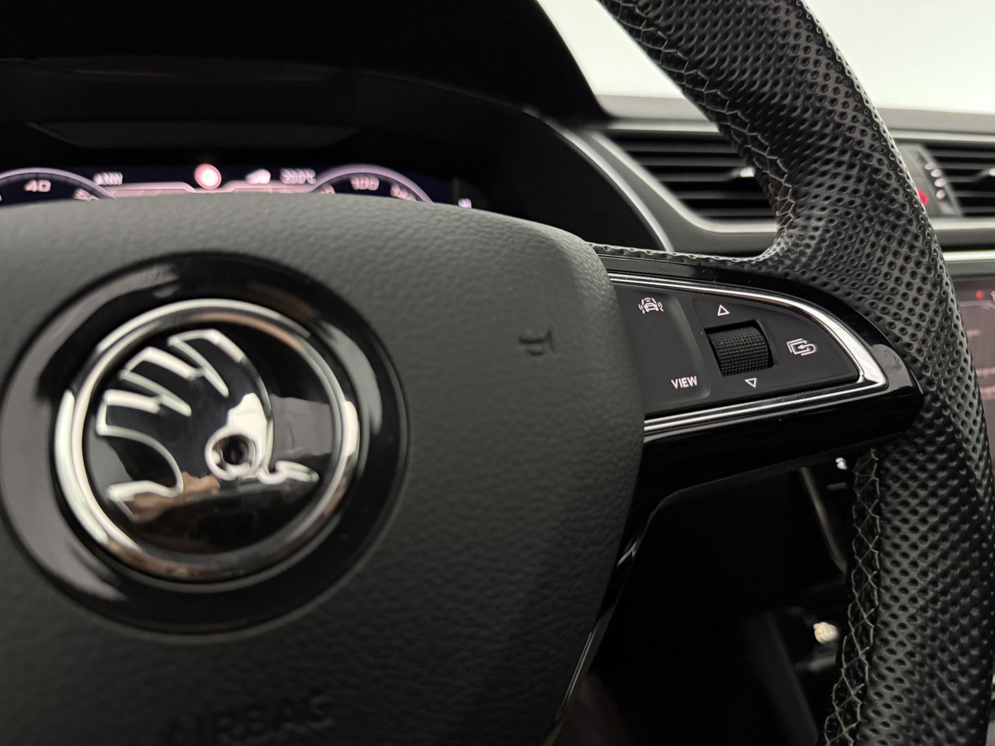 Škoda Superb 1.5 TSI 150PK ACT Sportline Business | Pano | Sfeerverl. | Virtual | Memory | Trekh. | Camera | Carplay | NAP