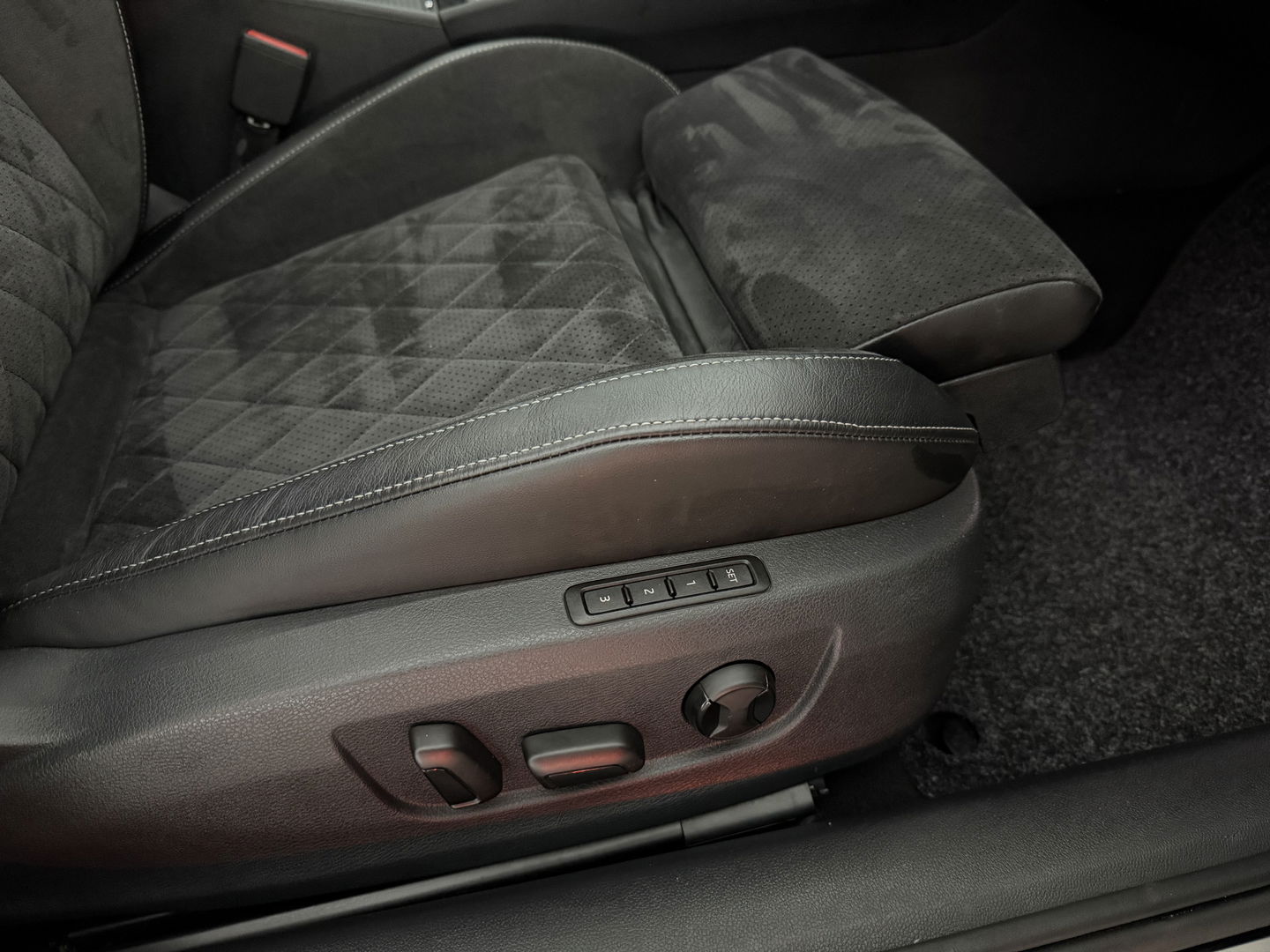 Škoda Superb 1.5 TSI 150PK ACT Sportline Business | Pano | Sfeerverl. | Virtual | Memory | Trekh. | Camera | Carplay | NAP