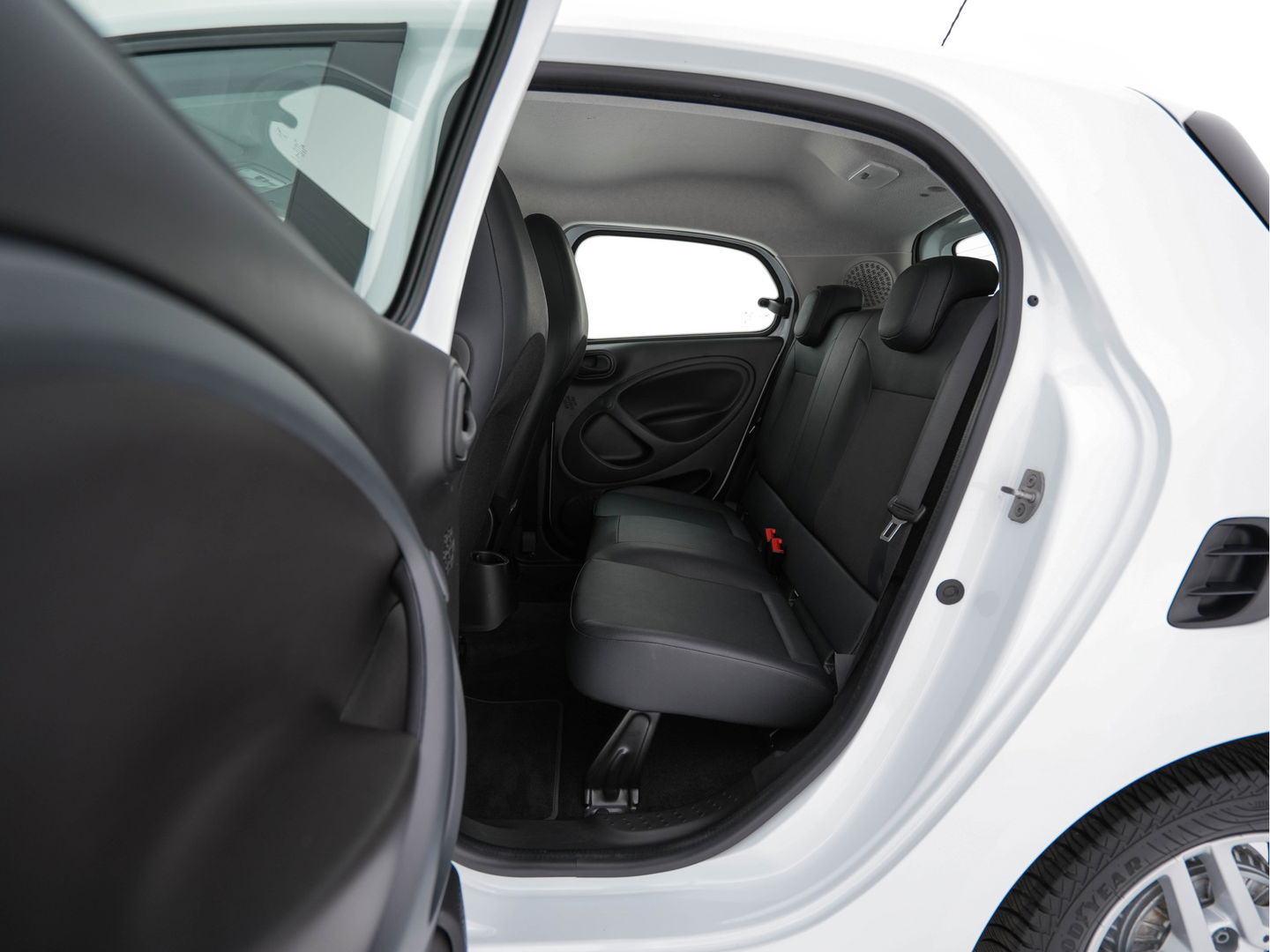 Smart Forfour EQ Essential 18 kWh [ 3-Fase ] (INCL-BTW) Aut. *FULL-LEATHER | AIRCO | CRUISE | DAB+ | COMFORT-SEATS | 15''ALU*