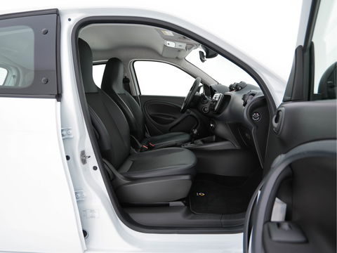 Smart Forfour EQ Essential 18 kWh [ 3-Fase ] (INCL-BTW) Aut. *FULL-LEATHER | AIRCO | CRUISE | DAB+ | COMFORT-SEATS | 15''ALU*