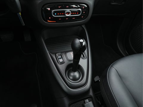 Smart Forfour EQ Essential 18 kWh [ 3-Fase ] (INCL-BTW) Aut. *FULL-LEATHER | AIRCO | CRUISE | DAB+ | COMFORT-SEATS | 15''ALU*