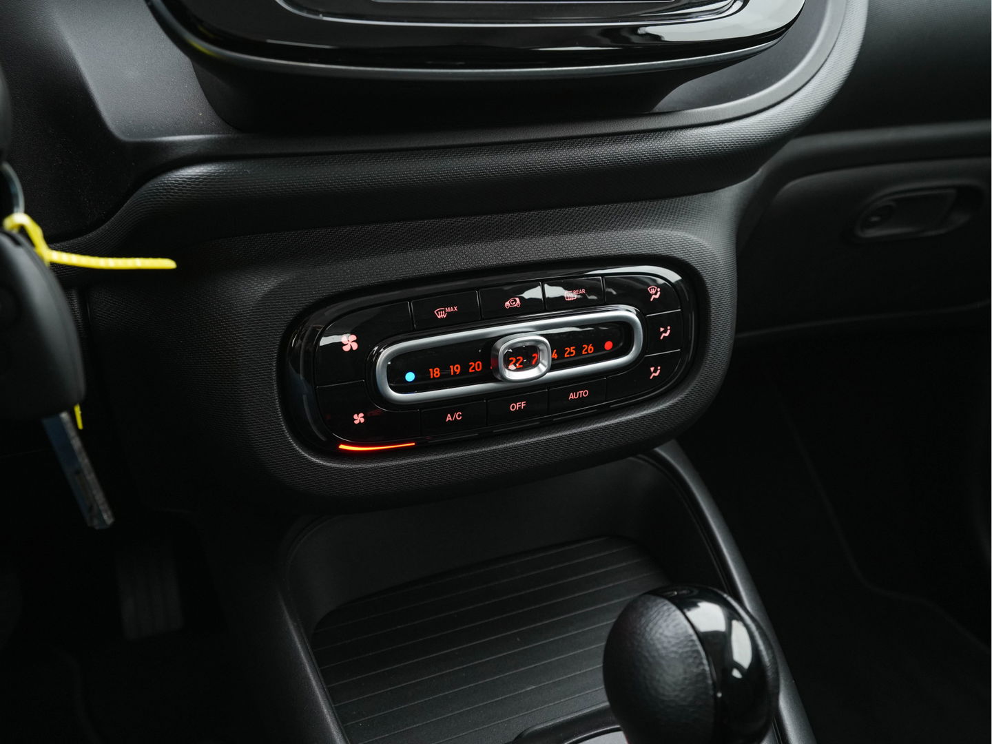 Smart Forfour EQ Essential 18 kWh [ 3-Fase ] (INCL-BTW) Aut. *FULL-LEATHER | AIRCO | CRUISE | DAB+ | COMFORT-SEATS | 15''ALU*