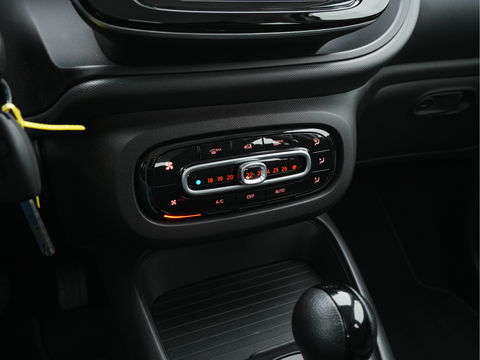 Smart Forfour EQ Essential 18 kWh [ 3-Fase ] (INCL-BTW) Aut. *FULL-LEATHER | AIRCO | CRUISE | DAB+ | COMFORT-SEATS | 15''ALU*